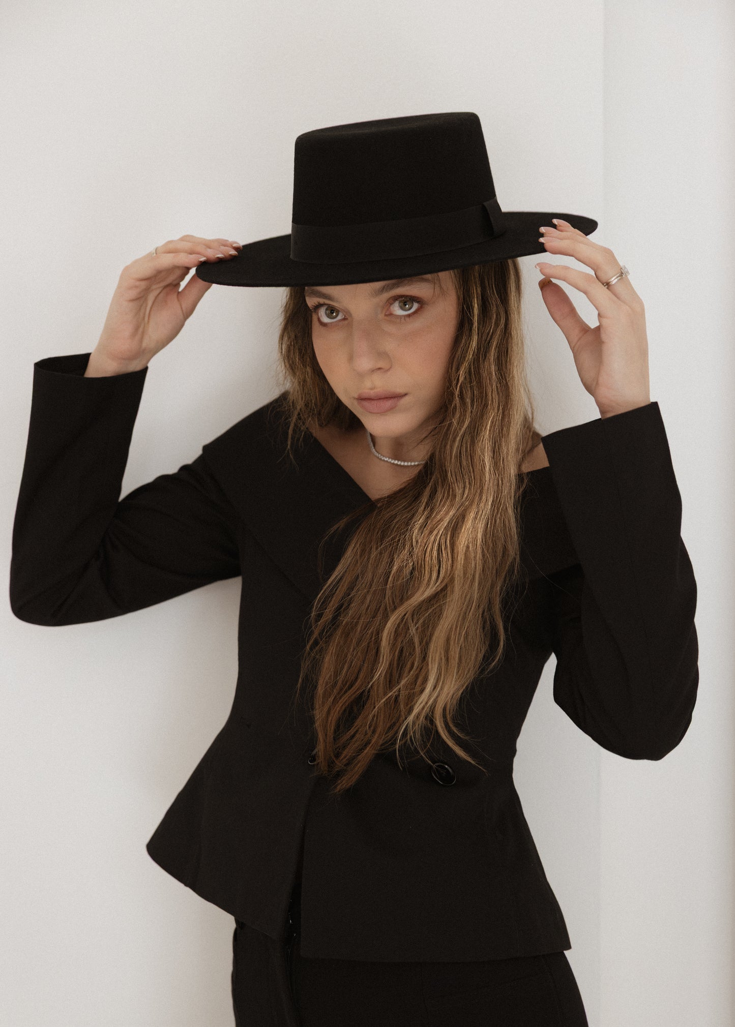 Noir hat
